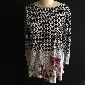 CHICO  BLOUSE. NWT